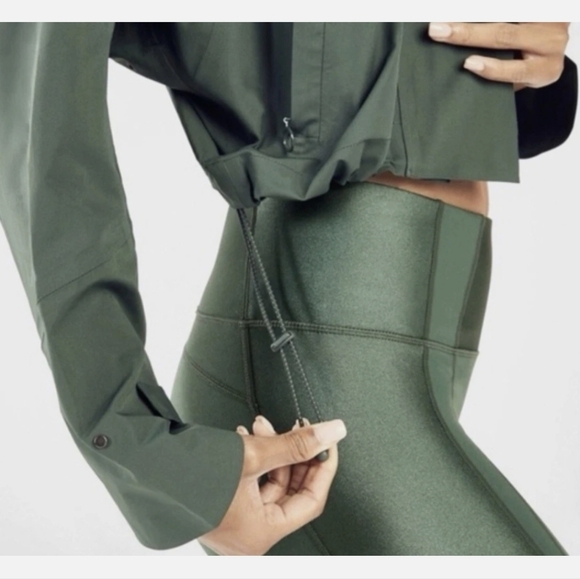 FABLETICS Cropped Hooded Jacket – Green | Lightweight Performance Layer. Small - Picture 3 of 16